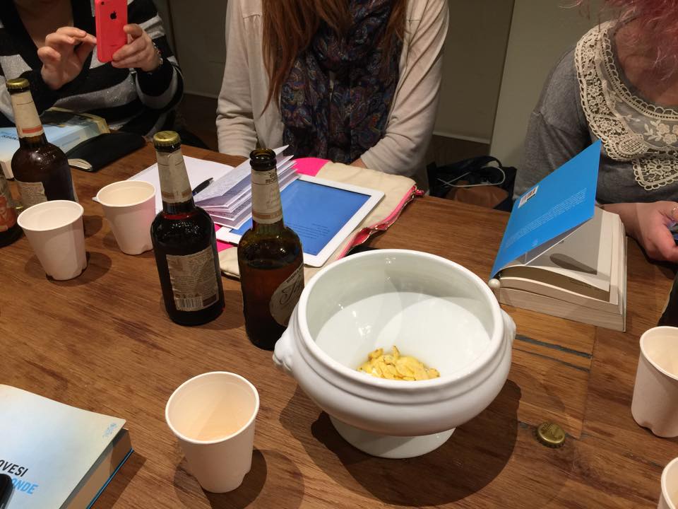 Birra, patatine, cartaceo e digitale...