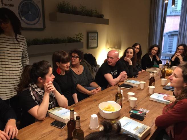 Un pezzo del tavolo dei bookeater