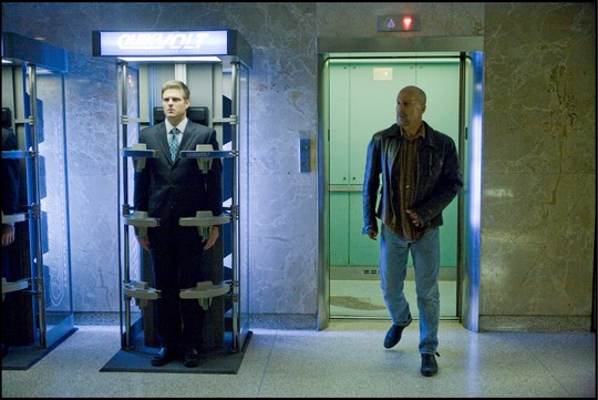 BRUCE WILLIS (right)